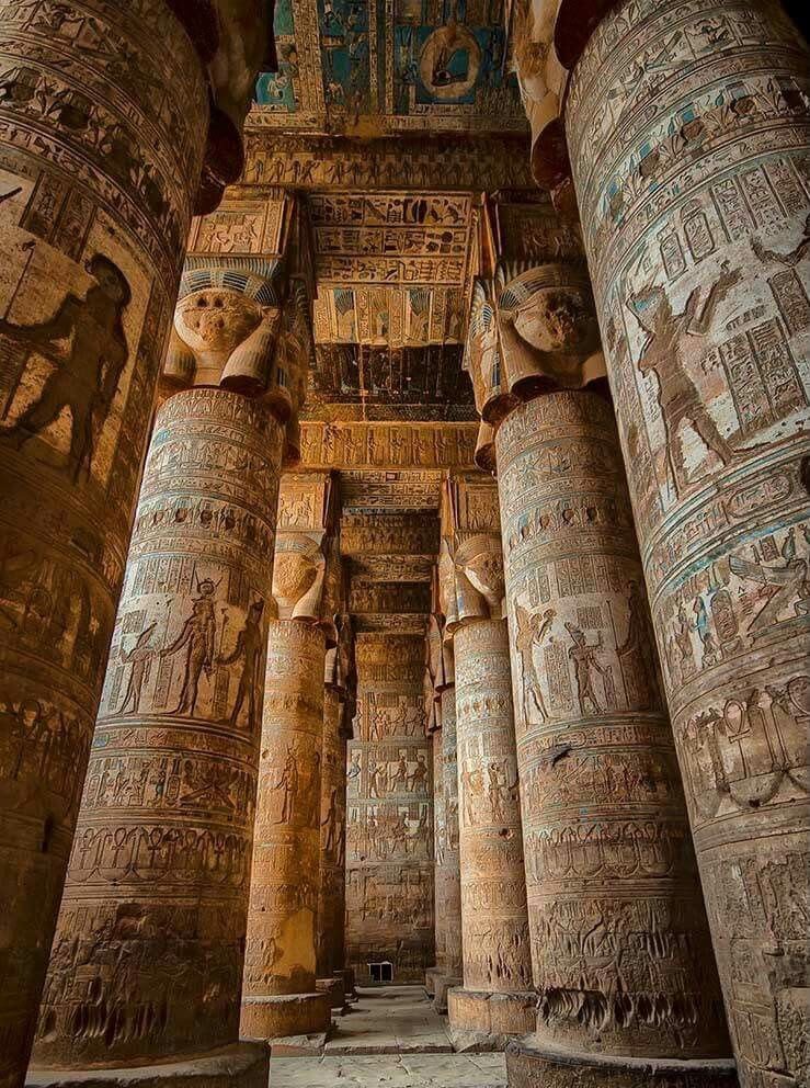Techo astronómico del templo de Hathor en Dendera